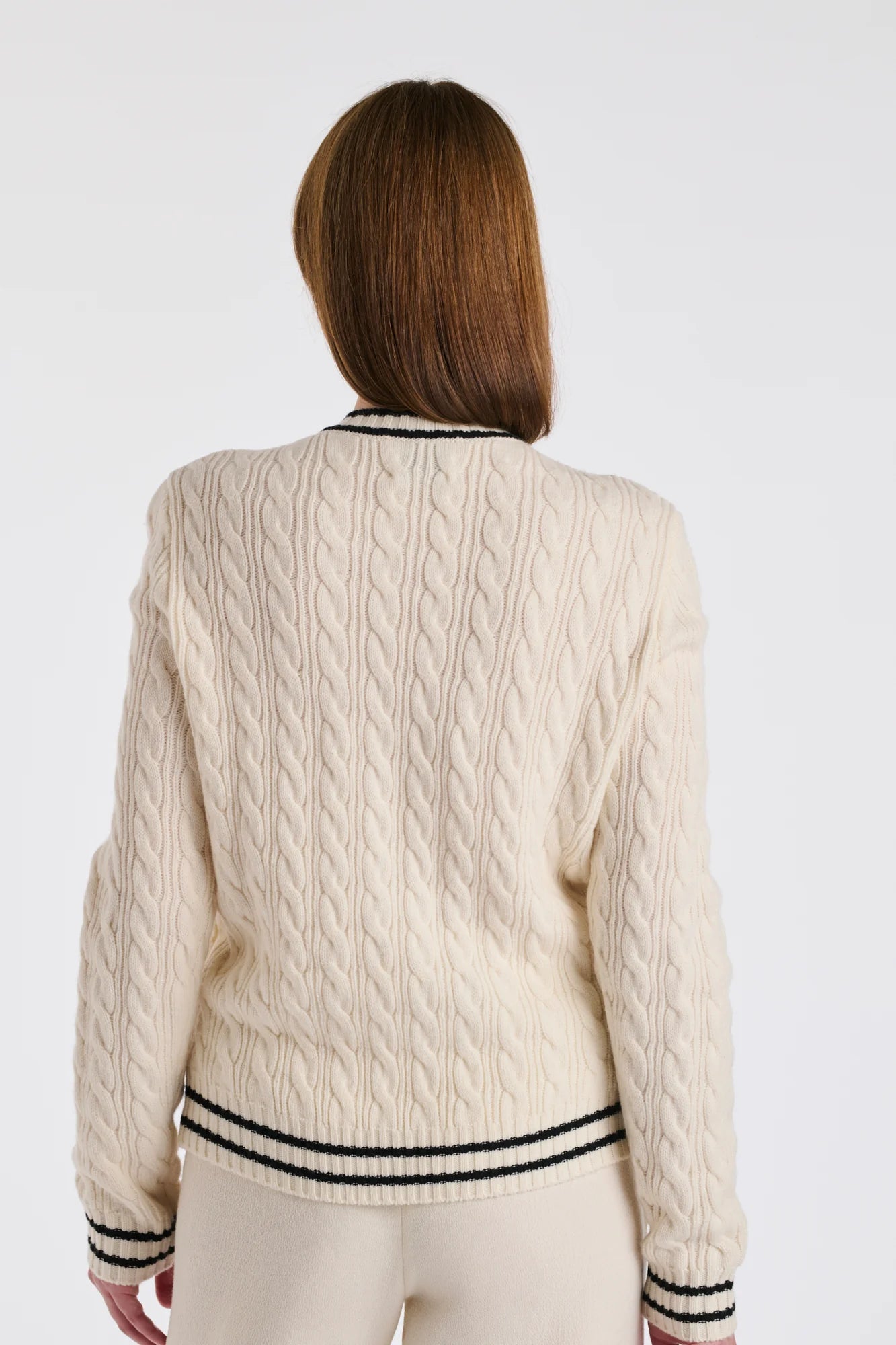 Жилетка с перлени копчета - Weill