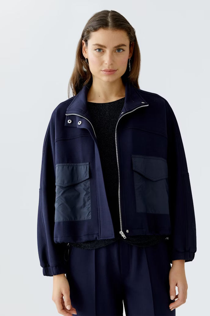 Тъмно синьо яке - Oui