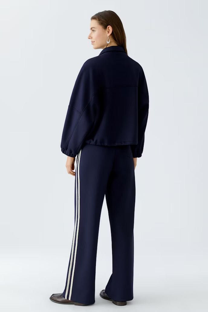 Тъмно синьо яке - Oui