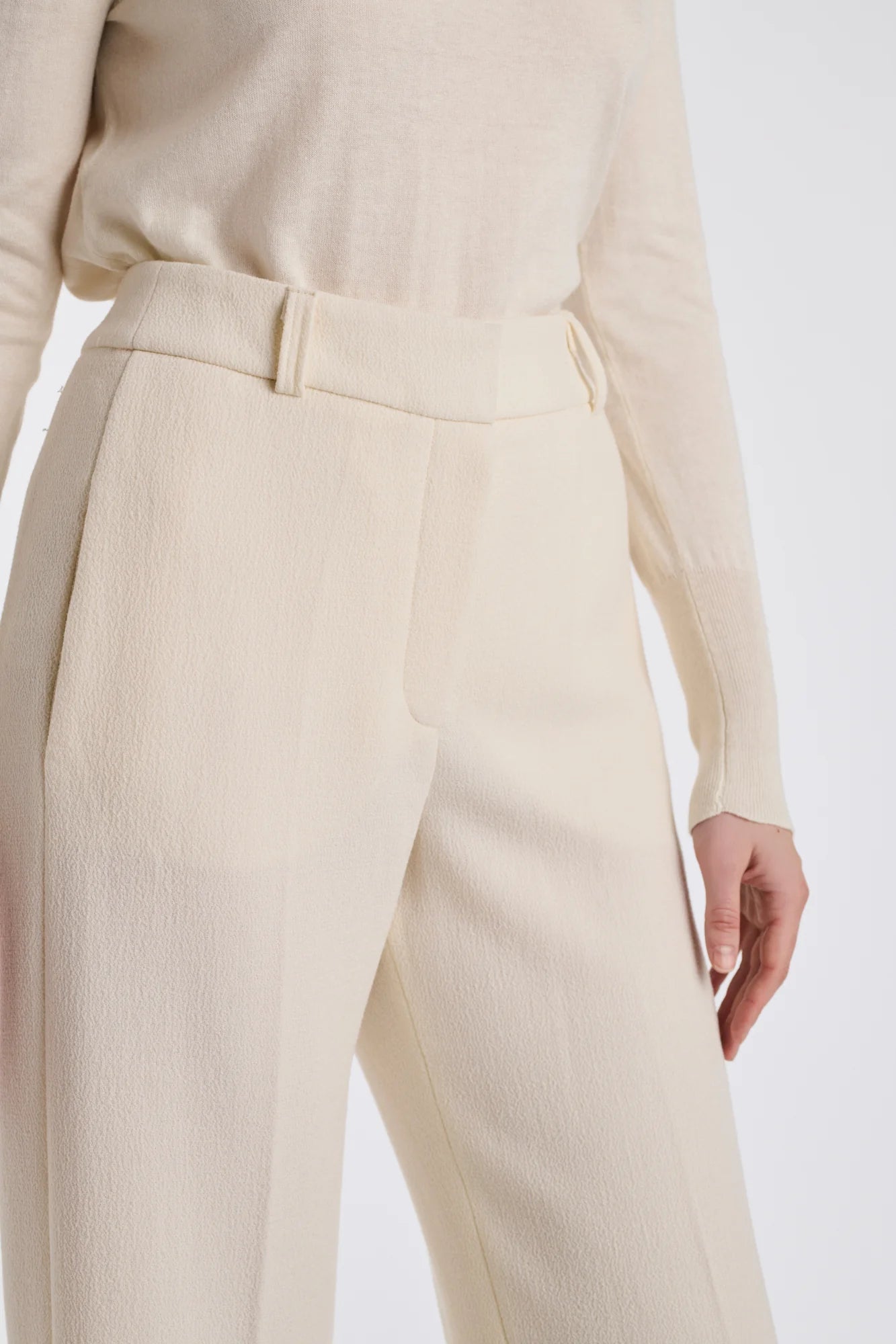 Елегантни панталони в екрю - Weill